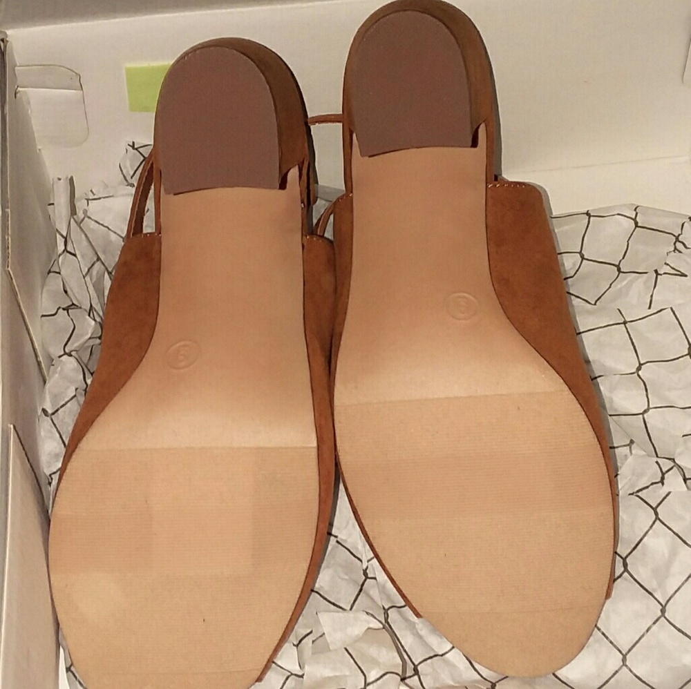 Pumps - Picture 2 of 3